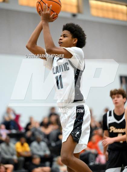 Thumbnail 2 in Atlantic vs David Crockett (Daytona Beach Sunshine Classic) photogallery.