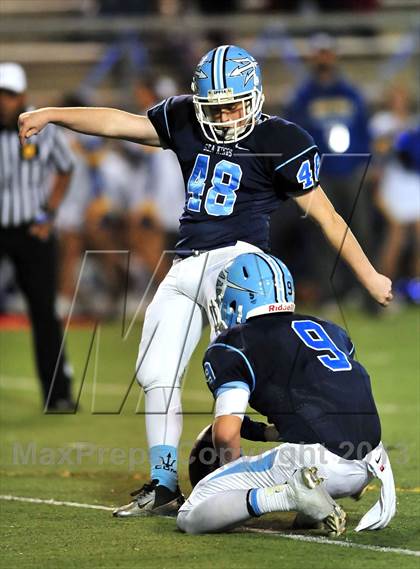 Thumbnail 3 in Corona del Mar vs. Nordhoff (CIF SoCal Regional D3 Final) photogallery.