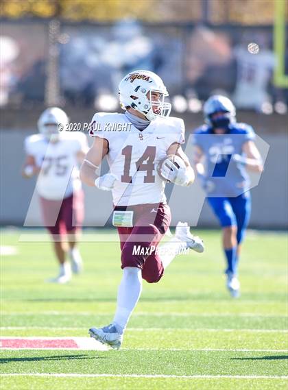 Thumbnail 2 in Georgetown vs. Dripping Springs (UIL 5A Bi-District Playoff) photogallery.