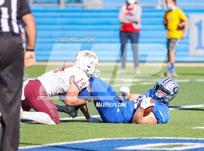 Thumbnail 1 in Georgetown vs. Dripping Springs (UIL 5A Bi-District Playoff) photogallery.