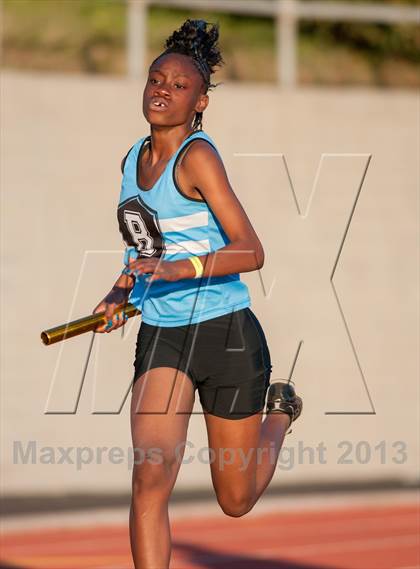Thumbnail 3 in 2013 Ventura Invitational Girls 4X400 Relay photogallery.