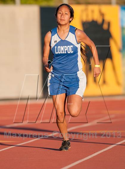 Thumbnail 1 in 2013 Ventura Invitational Girls 4X400 Relay photogallery.