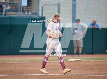 Thumbnail 1 in Grandview vs. Whitesboro (UIL Softball 3A Div 1 Final) photogallery.