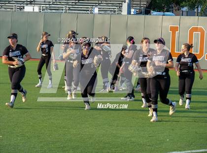 Thumbnail 2 in Grandview vs. Whitesboro (UIL Softball 3A Div 1 Final) photogallery.