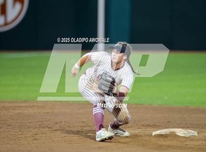 Thumbnail 1 in Grandview vs. Whitesboro (UIL Softball 3A Div 1 Final) photogallery.