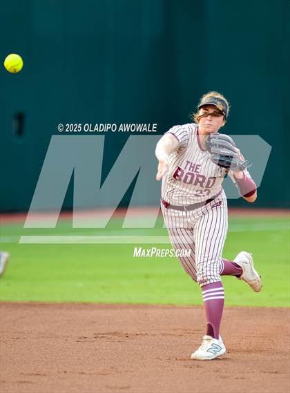 Thumbnail 2 in Grandview vs. Whitesboro (UIL Softball 3A Div 1 Final) photogallery.