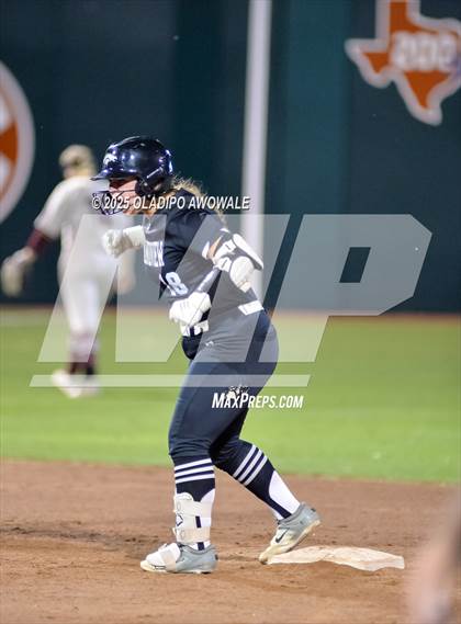 Thumbnail 2 in Grandview vs. Whitesboro (UIL Softball 3A Div 1 Final) photogallery.