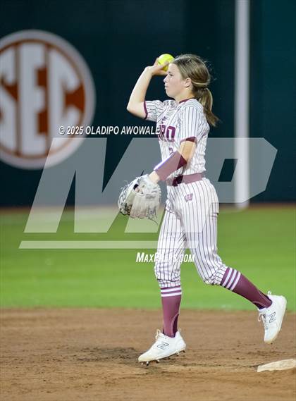 Thumbnail 1 in Grandview vs. Whitesboro (UIL Softball 3A Div 1 Final) photogallery.