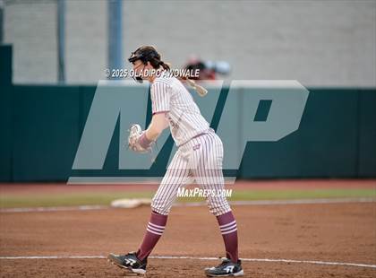 Thumbnail 1 in Grandview vs. Whitesboro (UIL Softball 3A Div 1 Final) photogallery.