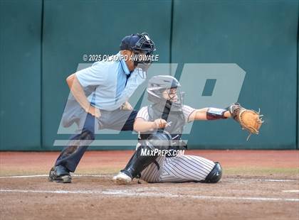 Thumbnail 2 in Grandview vs. Whitesboro (UIL Softball 3A Div 1 Final) photogallery.
