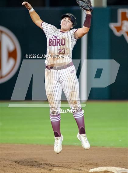 Thumbnail 2 in Grandview vs. Whitesboro (UIL Softball 3A Div 1 Final) photogallery.