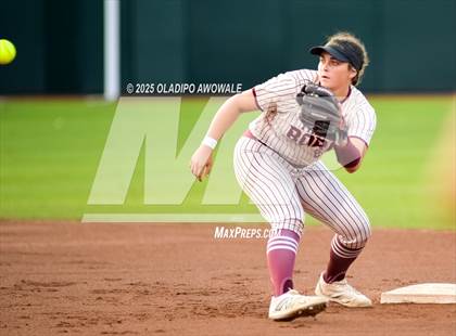 Thumbnail 3 in Grandview vs. Whitesboro (UIL Softball 3A Div 1 Final) photogallery.
