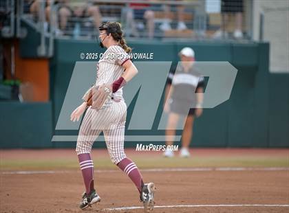 Thumbnail 3 in Grandview vs. Whitesboro (UIL 3A Softball Div 1 State Finals) photogallery.