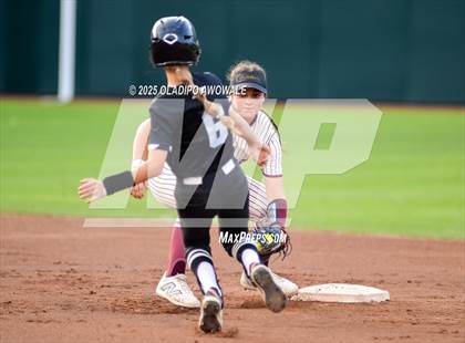 Thumbnail 3 in Grandview vs. Whitesboro (UIL Softball 3A Div 1 Final) photogallery.