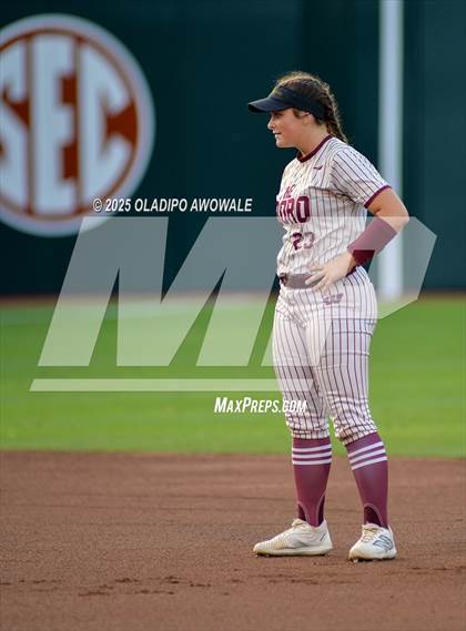 Thumbnail 1 in Grandview vs. Whitesboro (UIL Softball 3A Div 1 Final) photogallery.