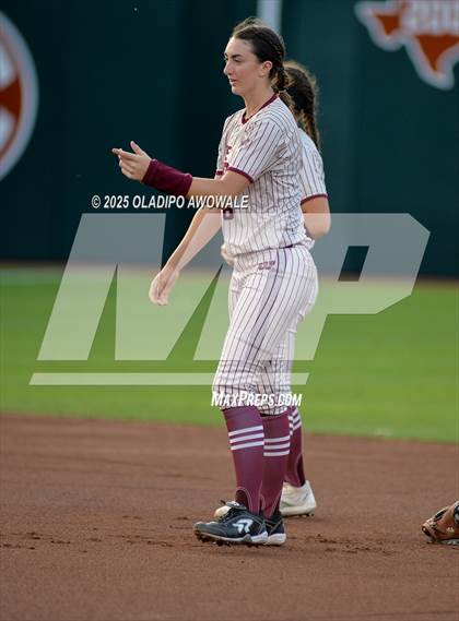 Thumbnail 3 in Grandview vs. Whitesboro (UIL Softball 3A Div 1 Final) photogallery.