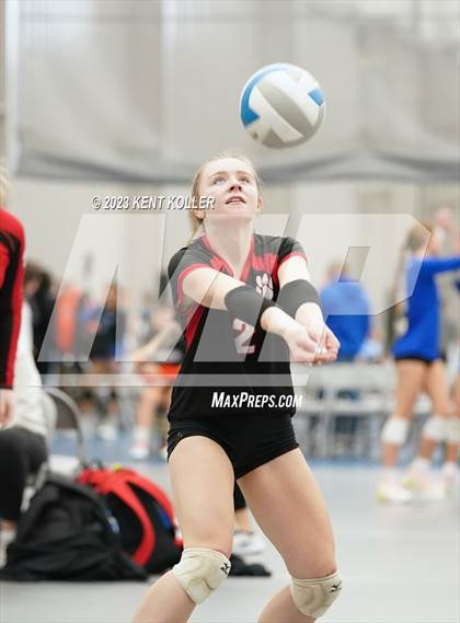 Thumbnail 3 in Grand Blanc vs. Haslett (Beast of the East) photogallery.