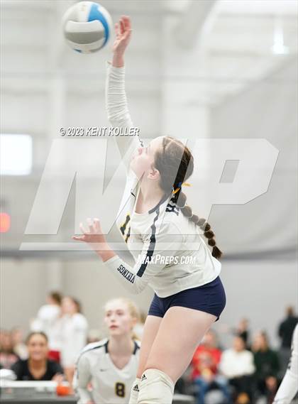 Thumbnail 3 in Grand Blanc vs. Haslett (Beast of the East) photogallery.