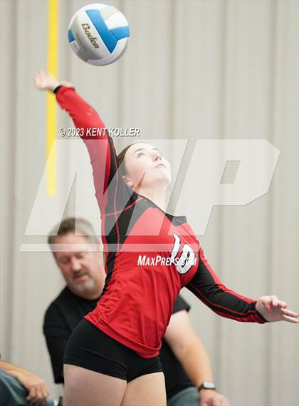 Thumbnail 2 in Grand Blanc vs. Haslett (Beast of the East) photogallery.