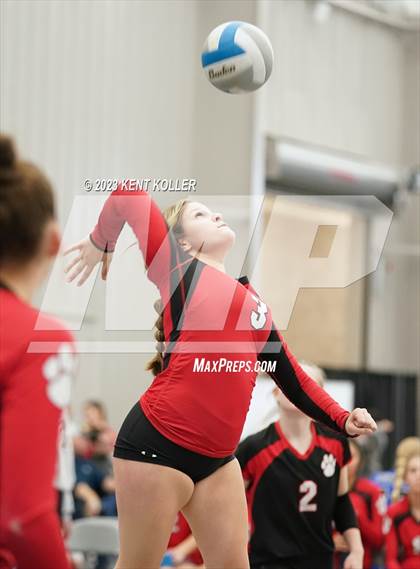 Thumbnail 2 in Grand Blanc vs. Haslett (Beast of the East) photogallery.