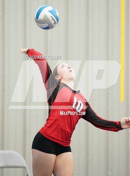 Thumbnail 1 in Grand Blanc vs. Haslett (Beast of the East) photogallery.