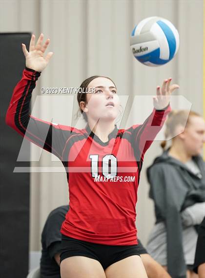Thumbnail 3 in Grand Blanc vs. Haslett (Beast of the East) photogallery.