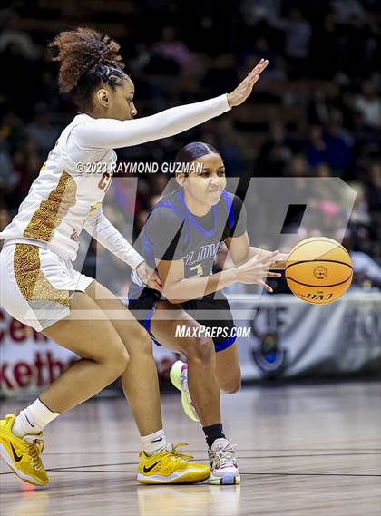 Thumbnail 1 in Clovis vs. Clovis West (CIF CS D1 Championship) photogallery.