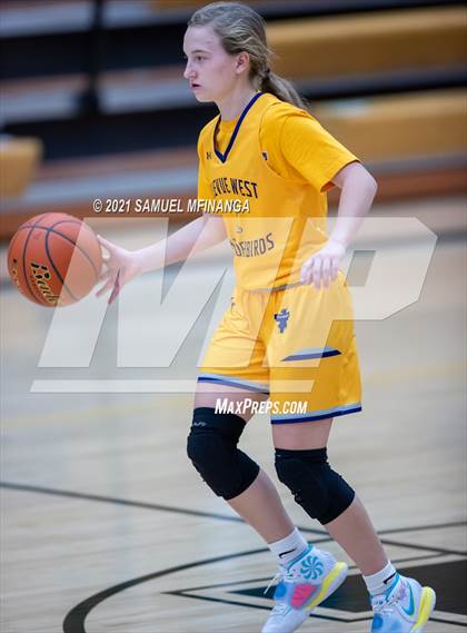 Thumbnail 1 in Bellevue West @ Pius X photogallery.
