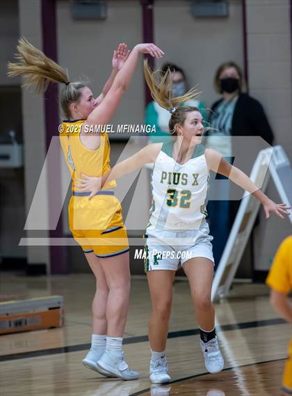 Thumbnail 1 in Bellevue West @ Pius X photogallery.