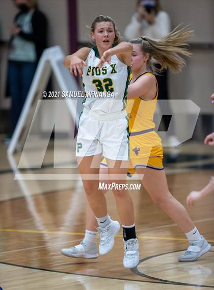 Thumbnail 3 in Bellevue West @ Pius X photogallery.