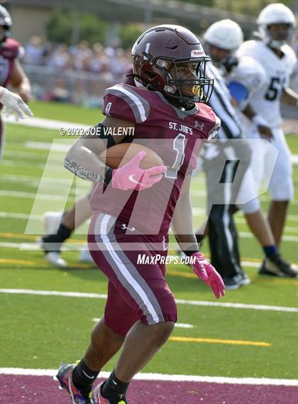 Thumbnail 1 in Varsity Opponent @ St. Joseph's Collegiate Institute photogallery.