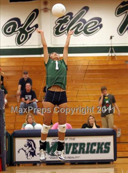 Thumbnail 2 in Elgin vs. McNeil photogallery.