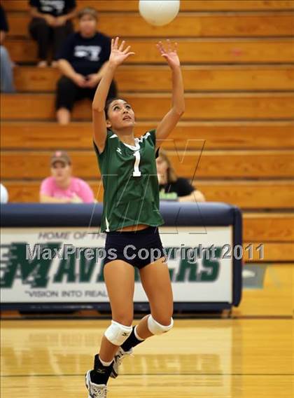 Thumbnail 2 in Elgin vs. McNeil photogallery.