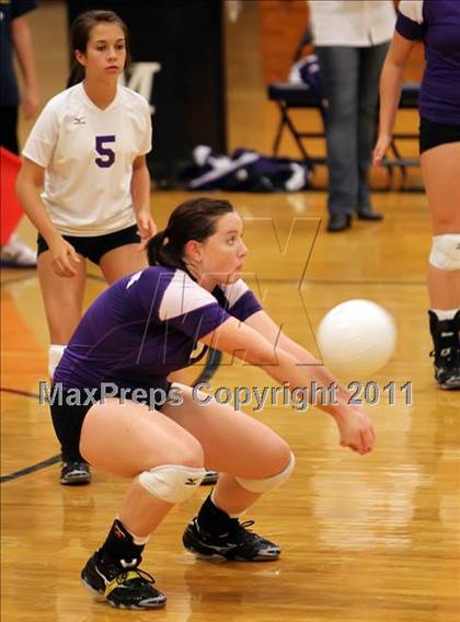 Thumbnail 3 in Elgin vs. McNeil photogallery.