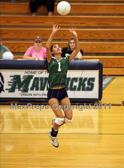 Thumbnail 3 in Elgin vs. McNeil photogallery.