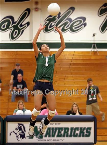 Thumbnail 1 in Elgin vs. McNeil photogallery.