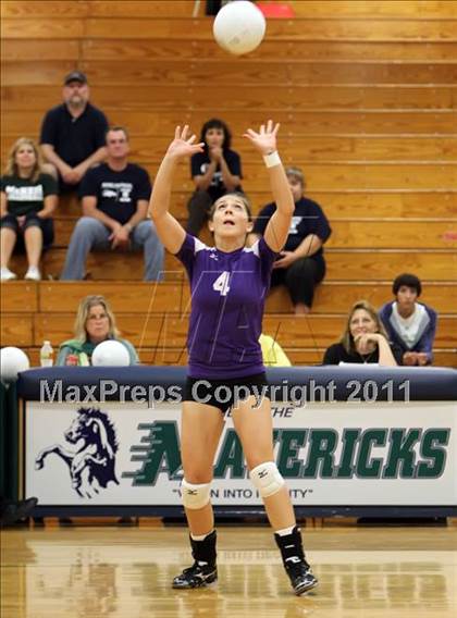 Thumbnail 3 in Elgin vs. McNeil photogallery.