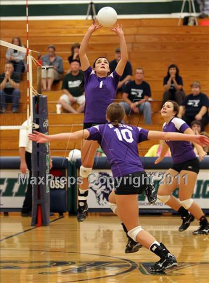 Thumbnail 3 in Elgin vs. McNeil photogallery.