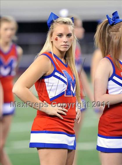 Thumbnail 1 in Burleson vs. Midway (4A Division 1 Region 1 Bi-District) photogallery.