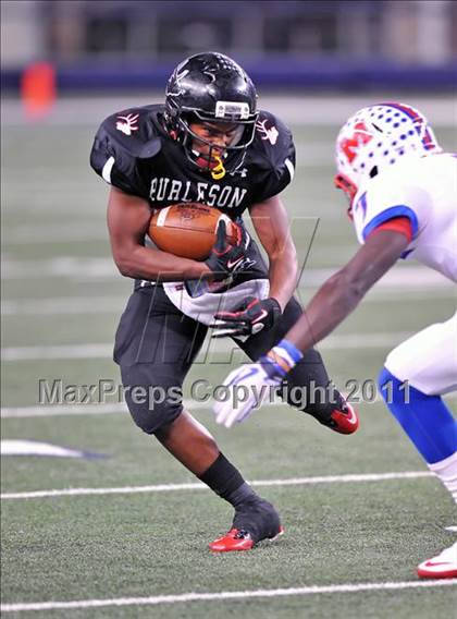 Thumbnail 1 in Burleson vs. Midway (4A Division 1 Region 1 Bi-District) photogallery.