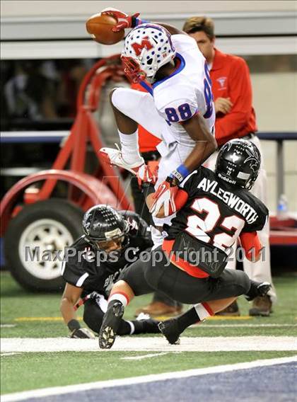 Thumbnail 2 in Burleson vs. Midway (4A Division 1 Region 1 Bi-District) photogallery.