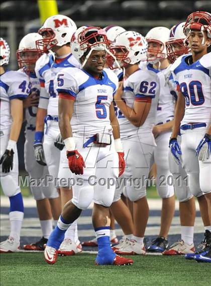 Thumbnail 2 in Burleson vs. Midway (4A Division 1 Region 1 Bi-District) photogallery.