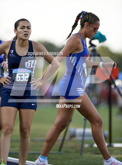 Thumbnail 3 in FHSAA Class 1A Final (800m) photogallery.