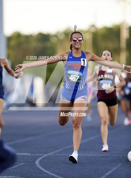 Thumbnail 1 in FHSAA Class 1A Final (800m) photogallery.