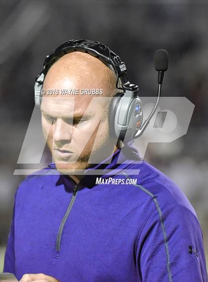 Thumbnail 2 in Atlanta vs. Mt. Vernon (UIL 3A Regional Playoff) photogallery.