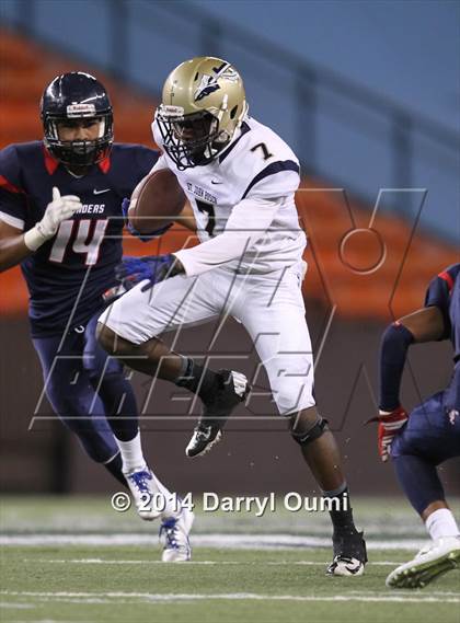 Thumbnail 3 in St. John Bosco vs. St. Louis photogallery.