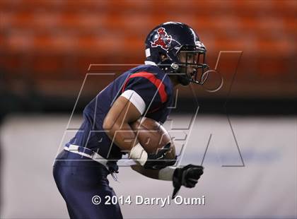 Thumbnail 3 in St. John Bosco vs. St. Louis photogallery.