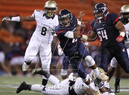Thumbnail 3 in St. John Bosco vs. St. Louis photogallery.