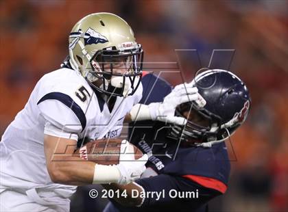 Thumbnail 1 in St. John Bosco vs. St. Louis photogallery.