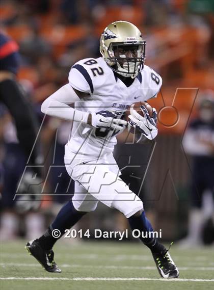 Thumbnail 3 in St. John Bosco vs. St. Louis photogallery.